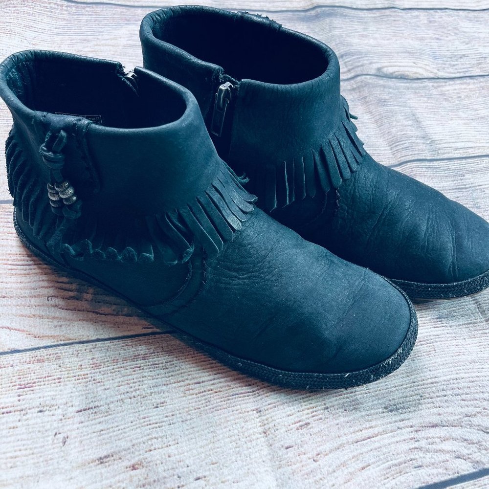 Black Ugg Moccasin Bootie sz8.5 EUC